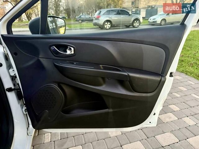 Белый Рено Клио, объемом двигателя 1.5 л и пробегом 220 тыс. км за 5999 $, фото 46 на Automoto.ua