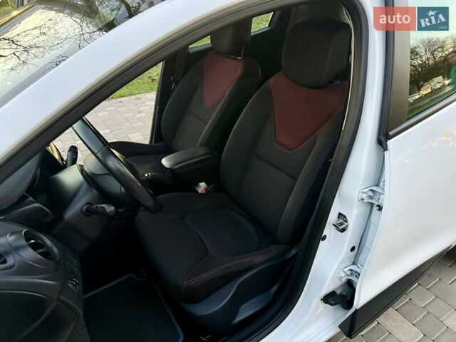 Белый Рено Клио, объемом двигателя 1.5 л и пробегом 220 тыс. км за 5999 $, фото 41 на Automoto.ua