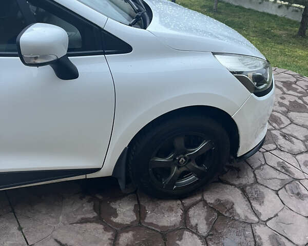 Белый Рено Клио, объемом двигателя 1.5 л и пробегом 260 тыс. км за 7500 $, фото 2 на Automoto.ua