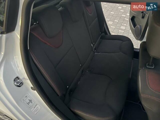 Белый Рено Клио, объемом двигателя 1.5 л и пробегом 220 тыс. км за 5999 $, фото 61 на Automoto.ua