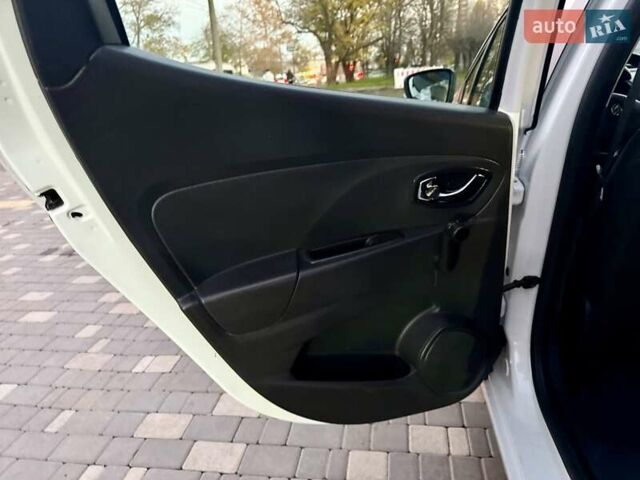 Белый Рено Клио, объемом двигателя 1.5 л и пробегом 220 тыс. км за 5999 $, фото 52 на Automoto.ua