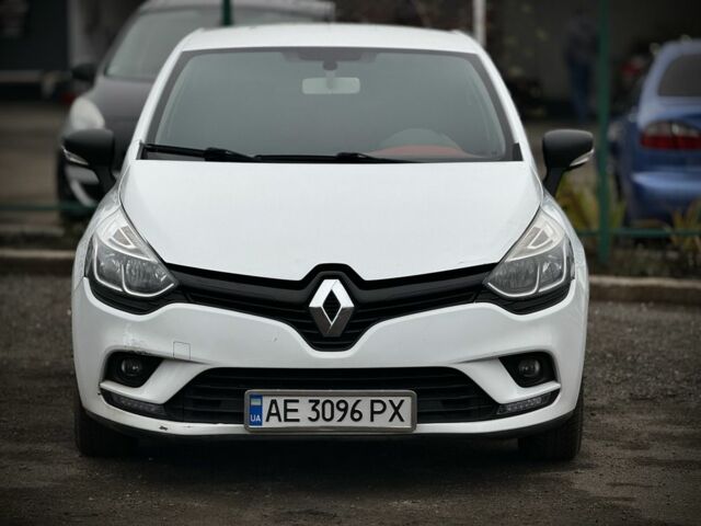 Белый Рено Клио, объемом двигателя 1.5 л и пробегом 180 тыс. км за 5200 $, фото 1 на Automoto.ua