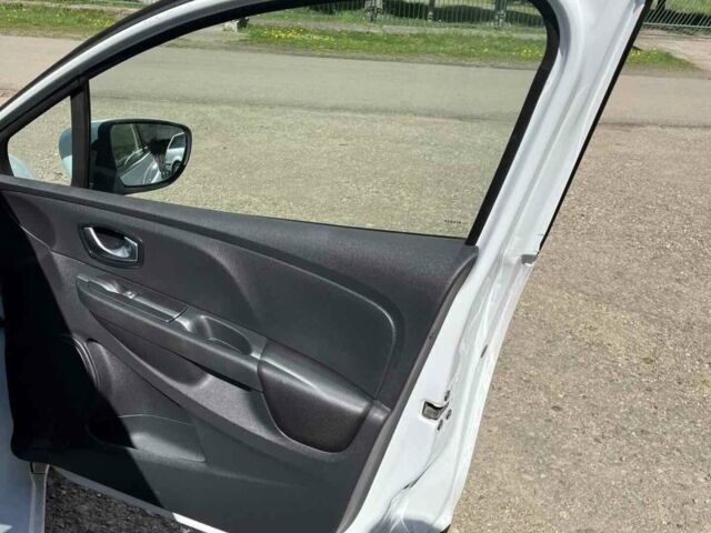 Білий Рено Кліо, об'ємом двигуна 1.5 л та пробігом 224 тис. км за 8000 $, фото 15 на Automoto.ua
