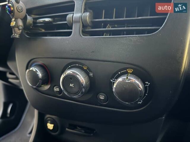 Белый Рено Клио, объемом двигателя 1.5 л и пробегом 220 тыс. км за 5999 $, фото 65 на Automoto.ua