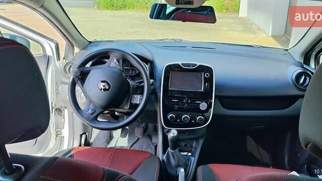 Рено Клио 2015 в Львове на Automoto.ua Белый Рено Клио, объемом двигателя 1.5 л и пробегом 130 тыс. км за 9200 $, фото 14 на Automoto.ua