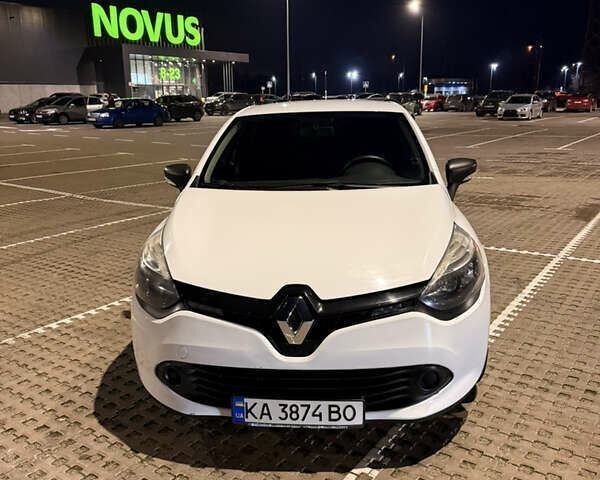 Белый Рено Клио, объемом двигателя 1.5 л и пробегом 135 тыс. км за 7700 $, фото 1 на Automoto.ua