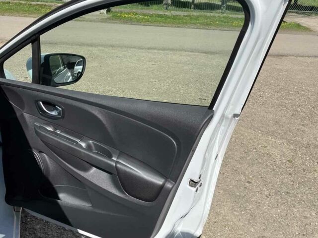 Белый Рено Клио, объемом двигателя 1.5 л и пробегом 220 тыс. км за 8000 $, фото 13 на Automoto.ua