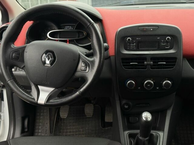 Белый Рено Клио, объемом двигателя 1.5 л и пробегом 180 тыс. км за 5200 $, фото 7 на Automoto.ua