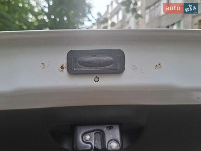 Белый Рено Клио, объемом двигателя 1.5 л и пробегом 158 тыс. км за 8200 $, фото 8 на Automoto.ua