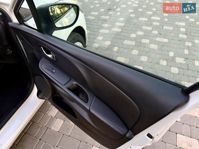Белый Рено Клио, объемом двигателя 1.5 л и пробегом 220 тыс. км за 5999 $, фото 47 на Automoto.ua