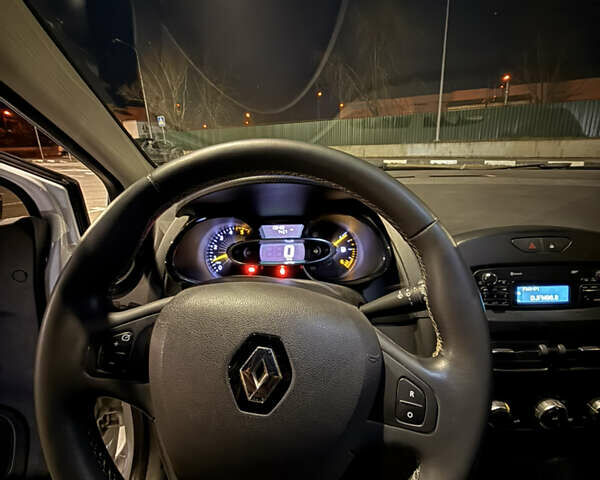 Белый Рено Клио, объемом двигателя 1.5 л и пробегом 135 тыс. км за 7700 $, фото 9 на Automoto.ua