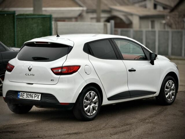 Белый Рено Клио, объемом двигателя 1.5 л и пробегом 180 тыс. км за 5200 $, фото 4 на Automoto.ua