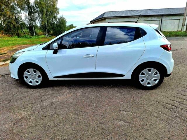 Белый Рено Клио, объемом двигателя 0 л и пробегом 231 тыс. км за 6500 $, фото 2 на Automoto.ua