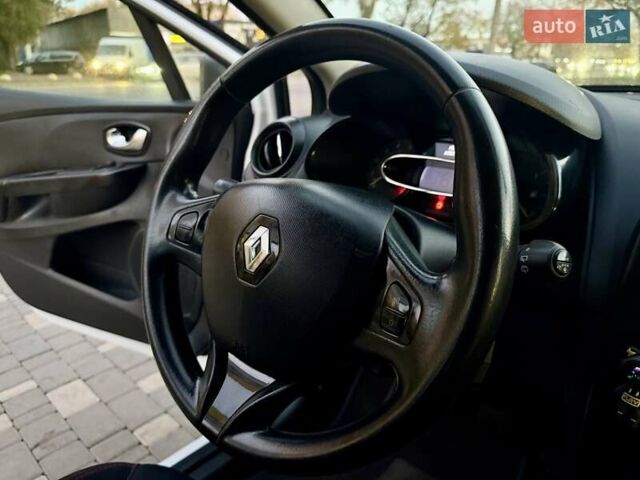 Белый Рено Клио, объемом двигателя 1.5 л и пробегом 220 тыс. км за 5999 $, фото 4 на Automoto.ua