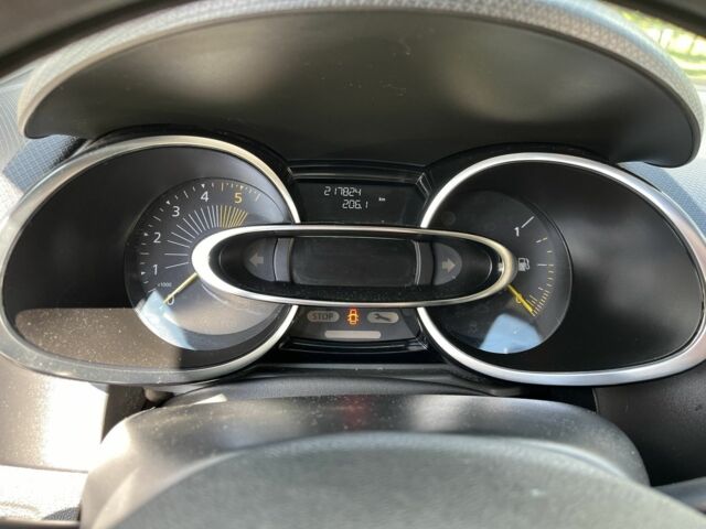 Белый Рено Клио, объемом двигателя 1.5 л и пробегом 220 тыс. км за 8000 $, фото 2 на Automoto.ua