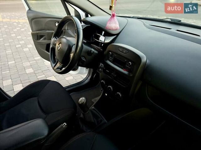 Белый Рено Клио, объемом двигателя 1.5 л и пробегом 220 тыс. км за 5999 $, фото 37 на Automoto.ua