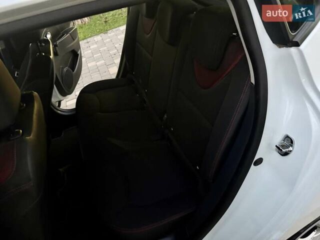 Белый Рено Клио, объемом двигателя 1.5 л и пробегом 220 тыс. км за 5999 $, фото 54 на Automoto.ua