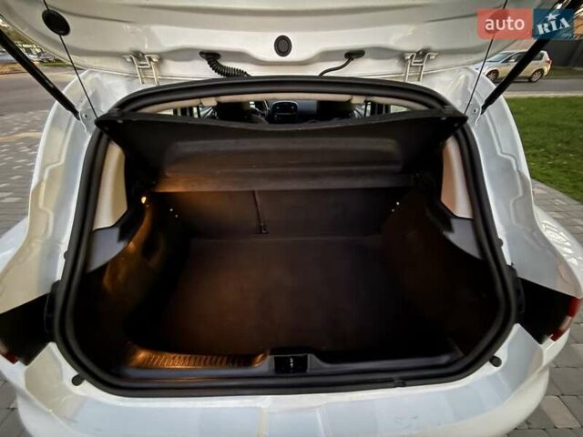 Белый Рено Клио, объемом двигателя 1.5 л и пробегом 220 тыс. км за 5999 $, фото 7 на Automoto.ua