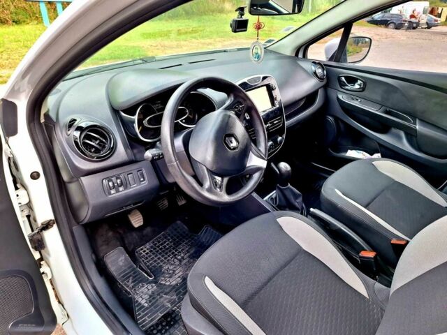 Белый Рено Клио, объемом двигателя 0 л и пробегом 231 тыс. км за 6500 $, фото 6 на Automoto.ua