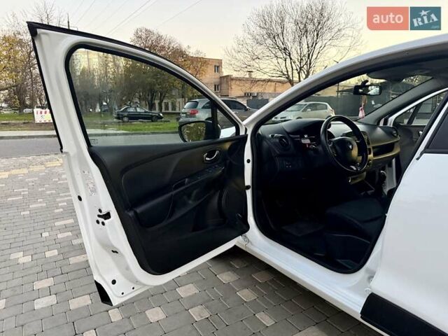 Белый Рено Клио, объемом двигателя 1.5 л и пробегом 220 тыс. км за 5999 $, фото 36 на Automoto.ua