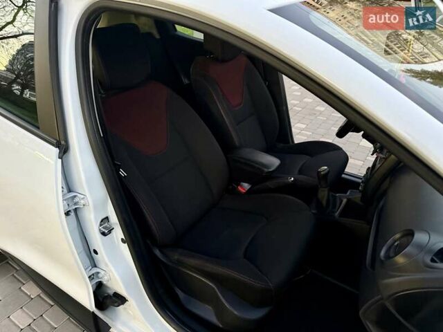 Белый Рено Клио, объемом двигателя 1.5 л и пробегом 220 тыс. км за 5999 $, фото 50 на Automoto.ua