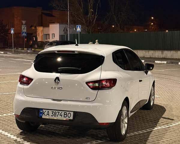 Белый Рено Клио, объемом двигателя 1.5 л и пробегом 135 тыс. км за 7700 $, фото 5 на Automoto.ua