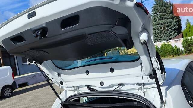 Рено Клио 2015 в Львове на Automoto.ua Белый Рено Клио, объемом двигателя 1.5 л и пробегом 130 тыс. км за 9200 $, фото 10 на Automoto.ua