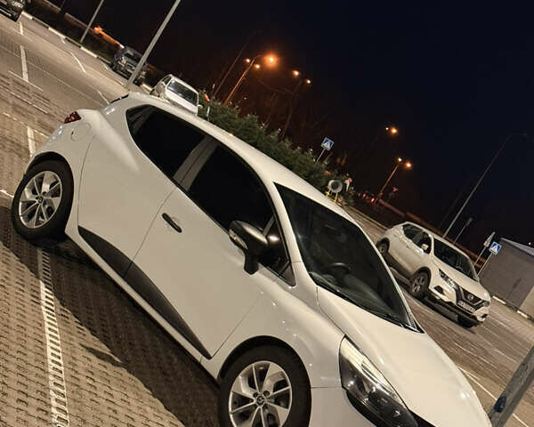 Белый Рено Клио, объемом двигателя 1.5 л и пробегом 135 тыс. км за 7700 $, фото 3 на Automoto.ua