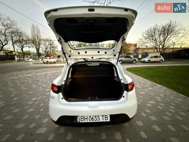 Белый Рено Клио, объемом двигателя 1.5 л и пробегом 220 тыс. км за 5999 $, фото 60 на Automoto.ua