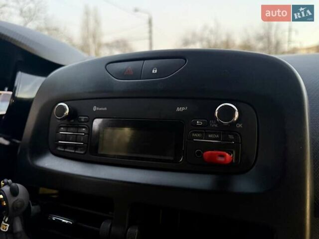 Белый Рено Клио, объемом двигателя 1.5 л и пробегом 220 тыс. км за 5999 $, фото 5 на Automoto.ua