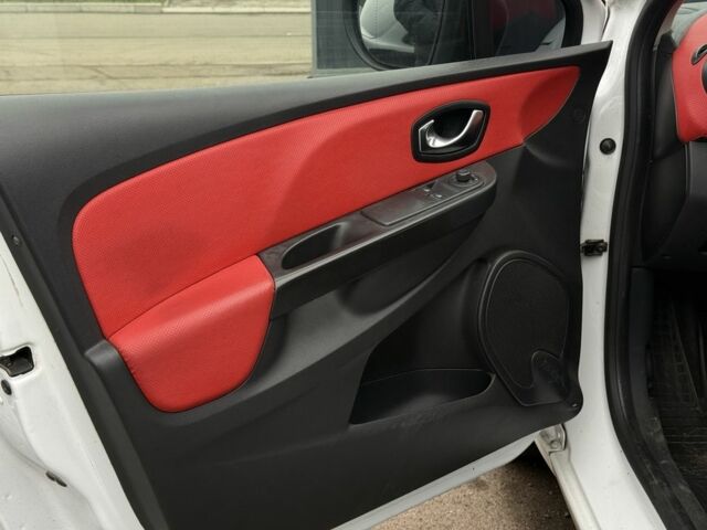 Белый Рено Клио, объемом двигателя 1.5 л и пробегом 180 тыс. км за 5200 $, фото 10 на Automoto.ua