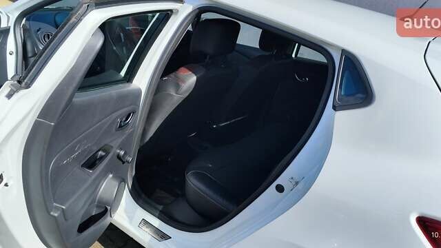 Рено Клио 2015 в Львове на Automoto.ua Белый Рено Клио, объемом двигателя 1.5 л и пробегом 130 тыс. км за 9200 $, фото 8 на Automoto.ua