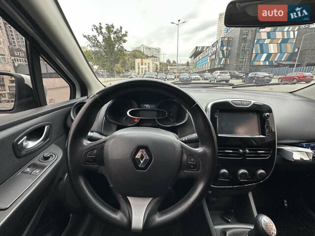 Белый Рено Клио, объемом двигателя 1.5 л и пробегом 303 тыс. км за 6900 $, фото 8 на Automoto.ua