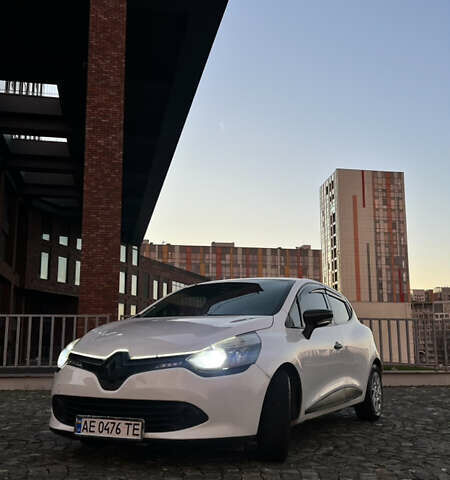 Белый Рено Клио, объемом двигателя 1.46 л и пробегом 229 тыс. км за 8500 $, фото 26 на Automoto.ua