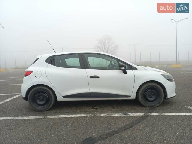 Белый Рено Клио, объемом двигателя 1.46 л и пробегом 267 тыс. км за 6100 $, фото 5 на Automoto.ua
