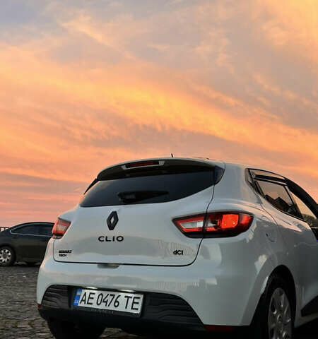 Белый Рено Клио, объемом двигателя 1.46 л и пробегом 229 тыс. км за 8500 $, фото 22 на Automoto.ua