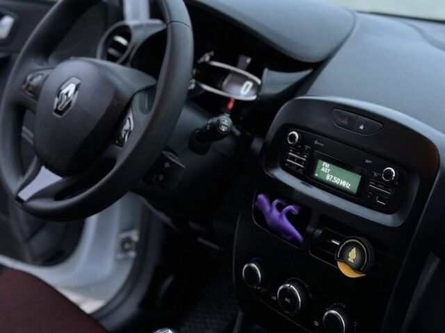 Белый Рено Клио, объемом двигателя 1.5 л и пробегом 186 тыс. км за 7450 $, фото 16 на Automoto.ua