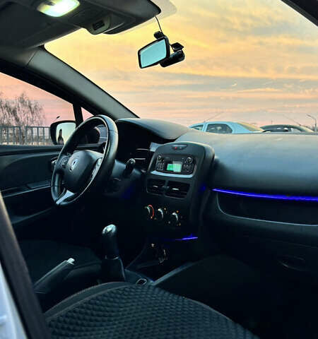 Белый Рено Клио, объемом двигателя 1.46 л и пробегом 229 тыс. км за 8500 $, фото 55 на Automoto.ua