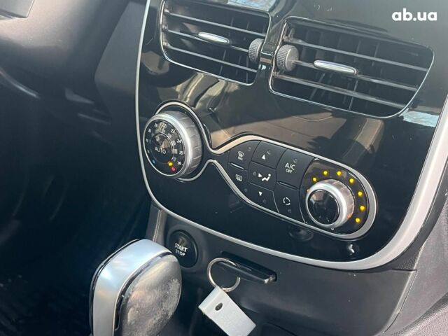 Белый Рено Клио, объемом двигателя 1.5 л и пробегом 172 тыс. км за 9990 $, фото 17 на Automoto.ua