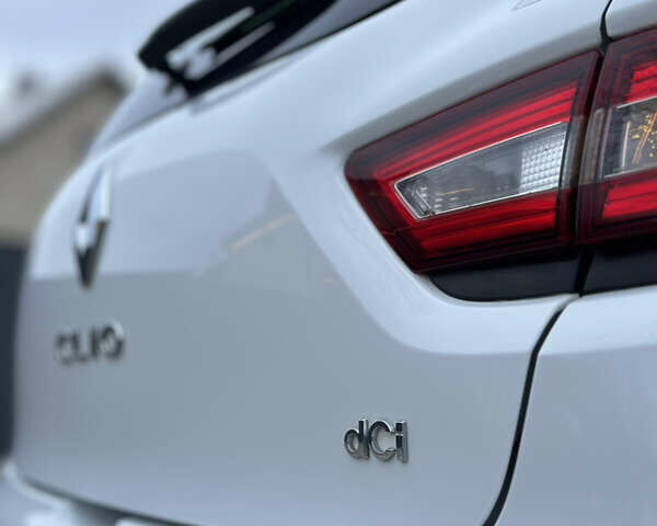 Белый Рено Клио, объемом двигателя 1.5 л и пробегом 186 тыс. км за 7400 $, фото 7 на Automoto.ua