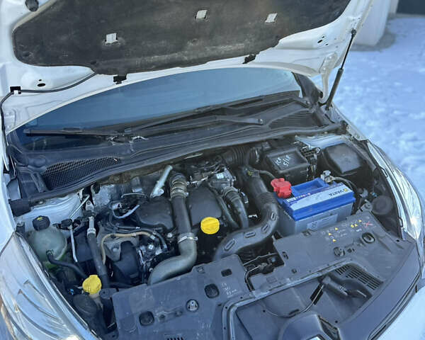 Белый Рено Клио, объемом двигателя 1.46 л и пробегом 186 тыс. км за 7950 $, фото 30 на Automoto.ua