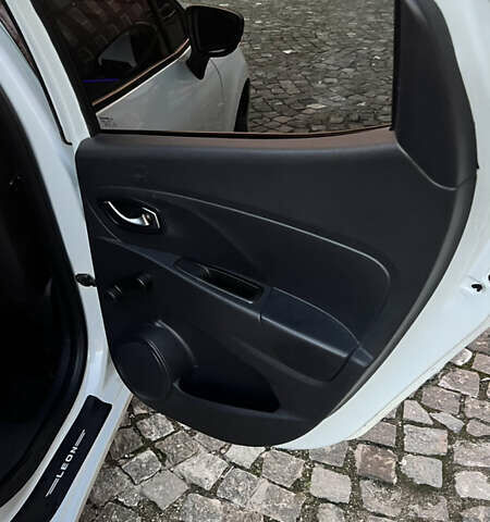 Белый Рено Клио, объемом двигателя 1.46 л и пробегом 229 тыс. км за 8500 $, фото 17 на Automoto.ua