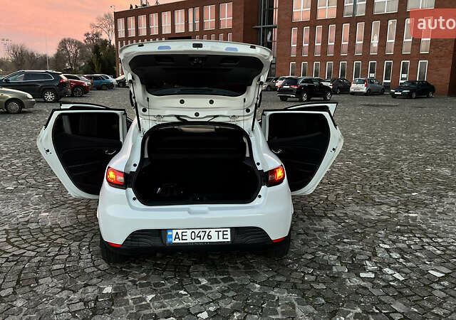 Белый Рено Клио, объемом двигателя 1.46 л и пробегом 229 тыс. км за 8500 $, фото 1 на Automoto.ua