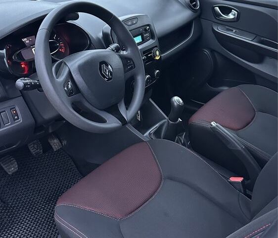 Белый Рено Клио, объемом двигателя 1.5 л и пробегом 186 тыс. км за 7450 $, фото 11 на Automoto.ua