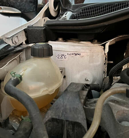 Белый Рено Клио, объемом двигателя 1.46 л и пробегом 229 тыс. км за 8500 $, фото 7 на Automoto.ua