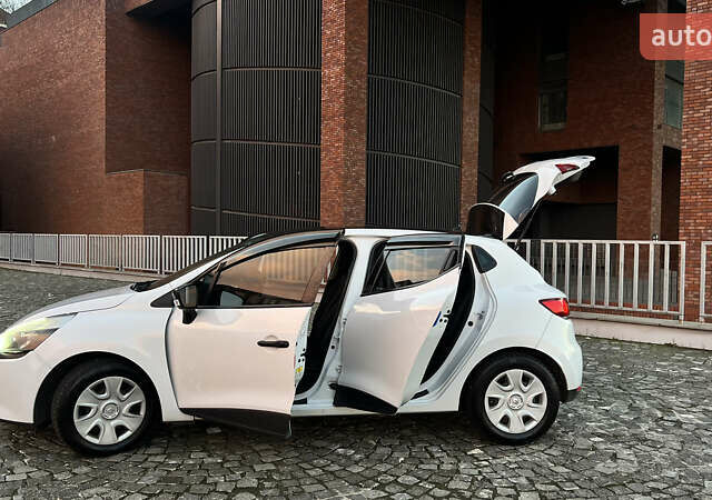 Белый Рено Клио, объемом двигателя 1.46 л и пробегом 229 тыс. км за 8500 $, фото 3 на Automoto.ua