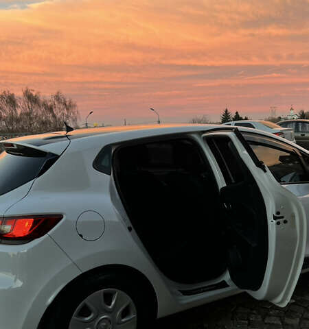 Белый Рено Клио, объемом двигателя 1.46 л и пробегом 229 тыс. км за 8500 $, фото 18 на Automoto.ua