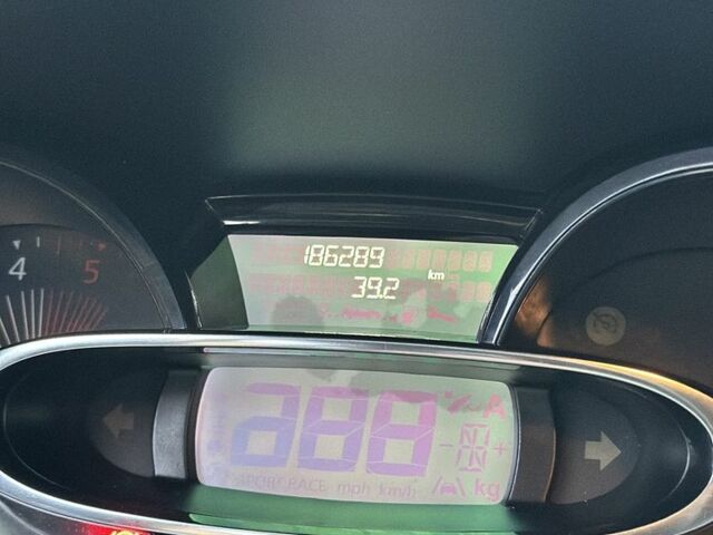 Белый Рено Клио, объемом двигателя 1.5 л и пробегом 186 тыс. км за 7450 $, фото 13 на Automoto.ua