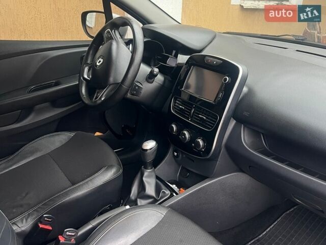 Білий Рено Кліо, об'ємом двигуна 1.5 л та пробігом 200 тис. км за 8500 $, фото 2 на Automoto.ua