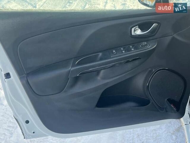 Белый Рено Клио, объемом двигателя 1.5 л и пробегом 172 тыс. км за 9990 $, фото 24 на Automoto.ua